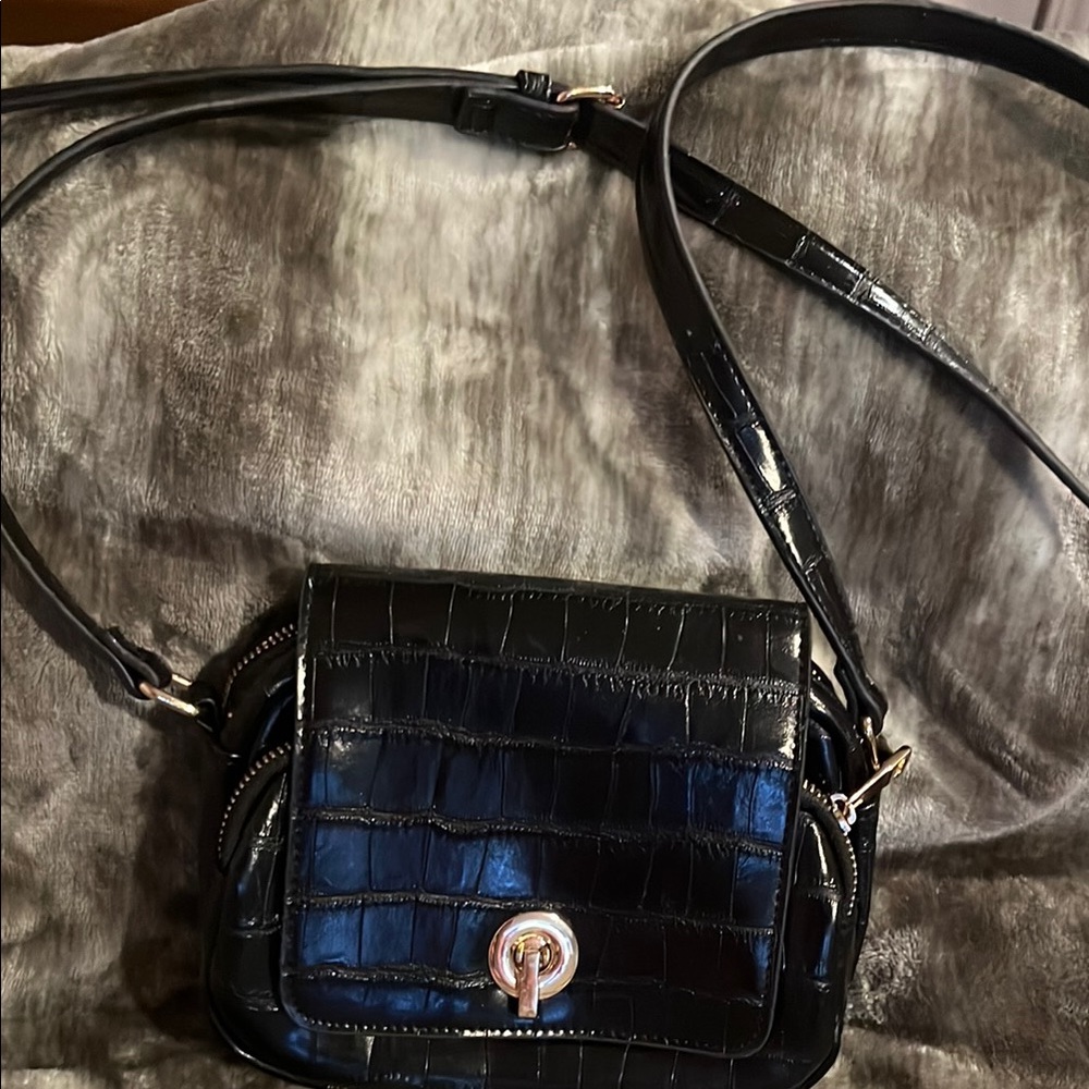 Luxurious Black Croc-Embossed Crossbody Bag